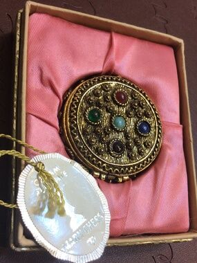 Mary Chess Tapestry Creme Perfume Compact Locket Gold Tone Byzantine Style